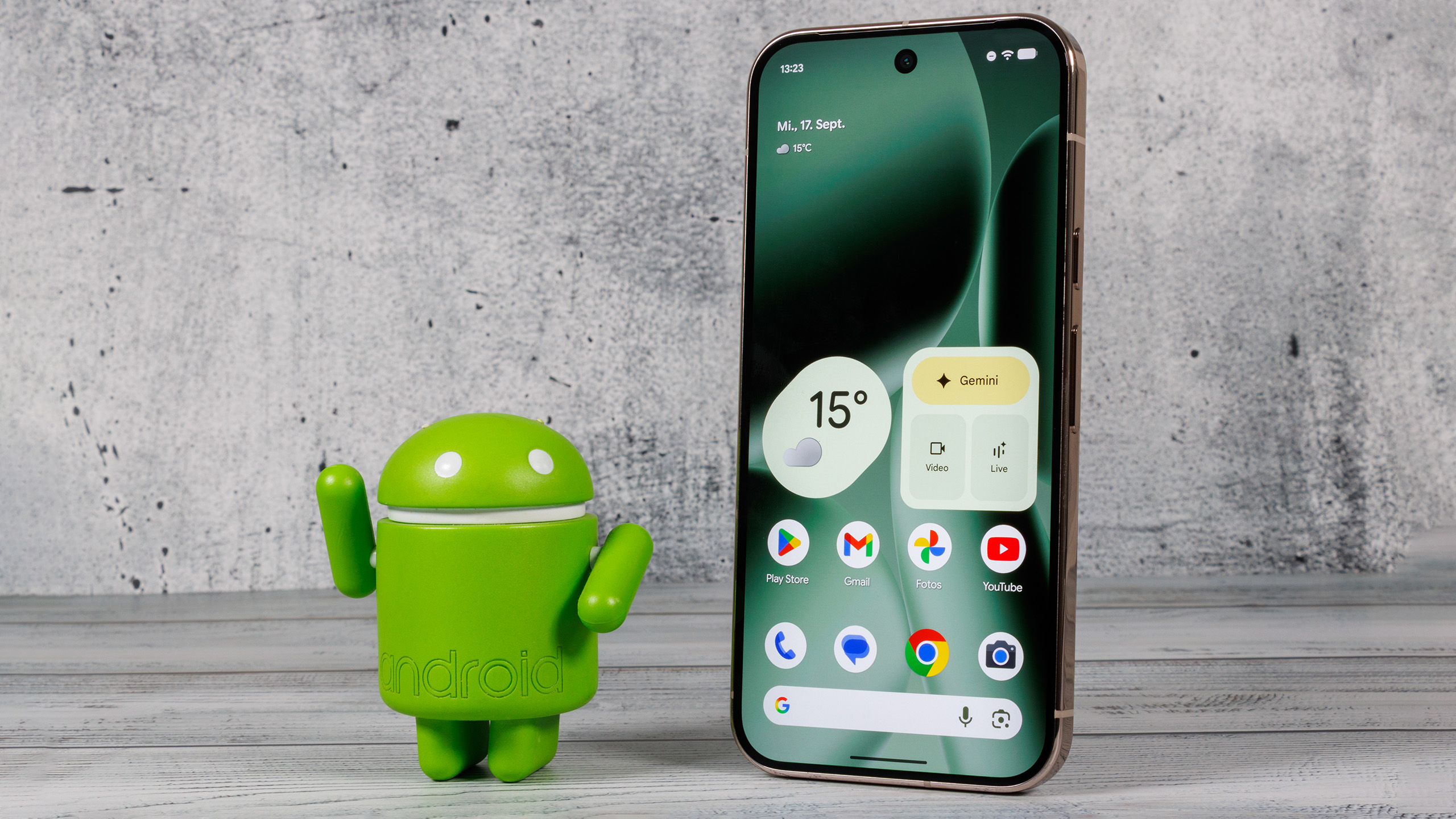 Google Pixel 10 Pro incelemede. (Görsel kaynağı: Daniel Schmidt)