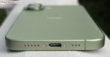 Alt: hoparlör, USB-C 2.0, mikrofon