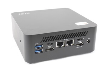 Arka: 2x USB-A 3.2 Gen. 2 (10 Gbps), 2x USB-C w/ Thunderbolt 4 + Güç Dağıtımı + DisplayPort, 2x HDMI 2.1, 2x RJ-45 (2.5 Gbps), Fıçı AC adaptörü