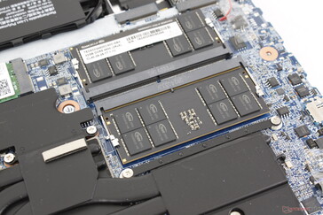 Erişilebilir 2x DDR5 SODIMM yuvası