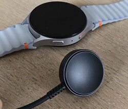 Samsung Galaxy Watch7 için şarj pedi