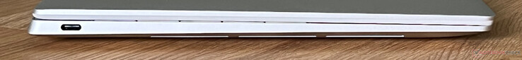 Sol: Thunderbolt 4 ile USB-C 4.0 (40 GBit/s, DisplayPort ALT modu 2.1, Güç Dağıtımı)