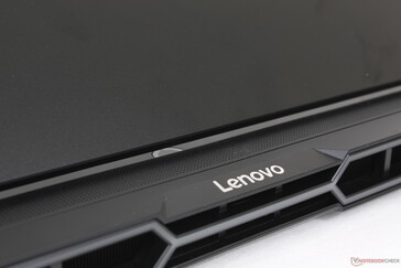 Genişletilmiş arka kısım, daha büyük ve daha ağır bir tasarım pahasına soğutmayı iyileştirir