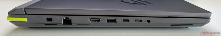 Sol: güç, Ethernet (2,5 Gbit/s), HDMI 2.1 FRL, USB-A 3.2 Gen.2 (10 Gbit/s), Thunderbolt 5 ile 2x USB-C 4.0 (120 Gbit/s, DisplayPort ALT modu, Güç Dağıtımı), 3,5 mm ses