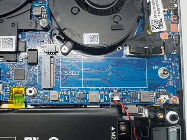 İkincil bir SSD yuvası