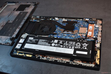 Lenovo ThinkPad T16 Gen 2: içeriden görünüm