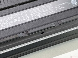 Alt plakanın kilidini açmak için kaydırıcı