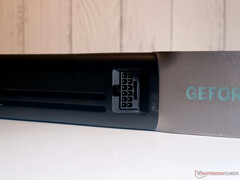 Gömme 12V-2x6 konektör