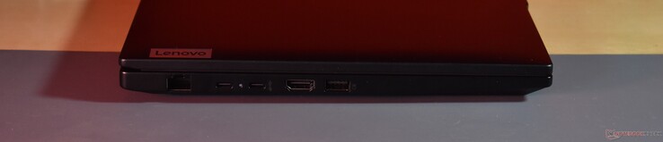 kaldı: RJ45-Ethernet, USB C 3.2 Gen 2, USB4, HDMI, USB A 3.2 Gen 1