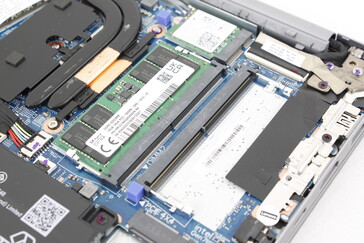 Erişilebilir 2x SODIMM yuvası