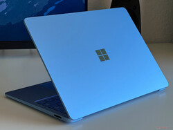 Safir mavisi Surface Laptop