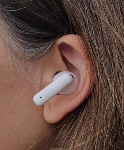 Huawei FreeBuds 6i oldukça kısa saplara sahip