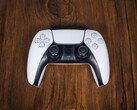 Bu yılın başlarında yayınlanan bir Sony patenti, fiziksel düğmeleri olmayan bir kumandayı tasvir ediyor.