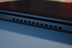 Lenovo ThinkPad T16 Gen 3: arkada fan çıkışı