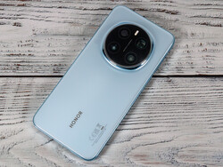 Magic7 Pro şu anda mevcut olan en iyi akıllı telefonlardan biri (Resim kaynağı: Daniel Schmidt / Notebookcheck)