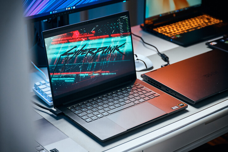 Cyberpunk 2077 çalıştıran Razer Blade 14.