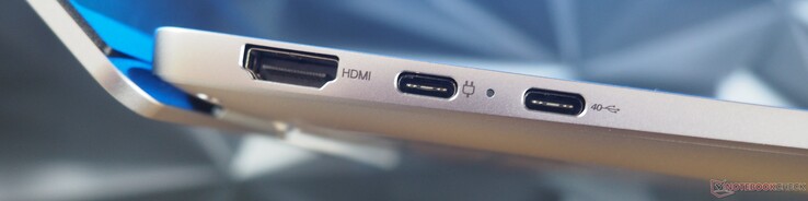 Sol taraf: HDMI 2.1, USB-A 3.2 Gen 1 (DisplayPort 1.4, PowerDelivery), USB-C 4.0 (DisplayPort 1.4, PowerDelivery)