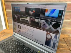 Açık havada (doğrudan güneş ışığı almayan aydınlık bir günde)