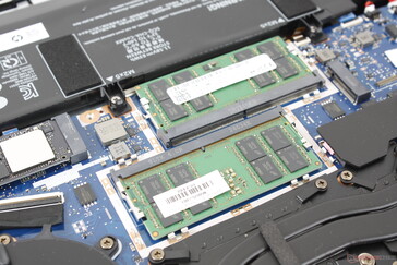 Erişilebilir 2x SODIMM yuvası