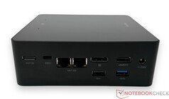 Sol taraf: OCulink, USB4, 2x RJ45-5G-Ethernet, DisplayPort 2.0, HDMI 2.1, USB 2.0, USB 3.2 Gen1, Güç Konektörü