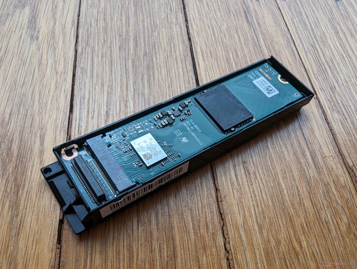 M.2 2280 SSD sadece bir tornavida ile kolayca değiştirilebilir