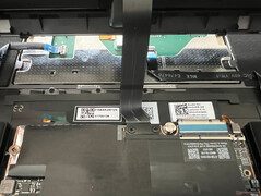 SSD değiştirilmeden önce aküye giden bağlantı kablosu çıkarılmalıdır.