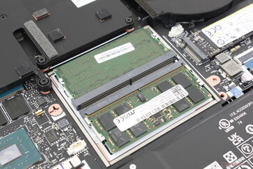 Toplam 64 GB'a kadar iki SODIMM yuvası