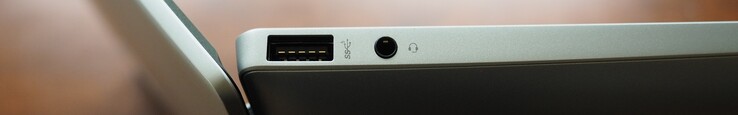 sol taraf: USB-A 3.0, 3,5 mm jak (hat girişi/çıkışı)