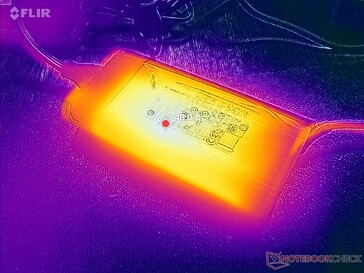 AC adaptörü zorlu yükleri çalıştırırken 46 C'nin üzerine ulaşır