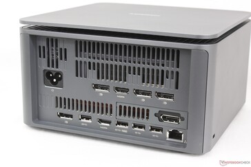 Arka kısım: AC güç, 4x DisplayPort 1.4a, 2x USB-A (5 Gbps), 2x USB-A (10 Gbps), RJ-45, HDMI 2.1a FRL, HDMI 2.1 TMDS