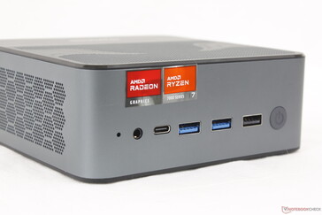 Ön kısım: Sıfırlama düğmesi, 3,5 mm kulaklık, Güç Dağıtımı ile USB-C 4.0 + DisplayPort (8K@60 Hz), 2x USB-A 3.2 Gen. 2 (10 Gbps), USB-A 2.0, Güç düğmesi