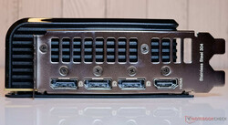 Bağlantı Noktaları: 3x DisplayPort 2.1b çıkışı, 1x HDMI 2.1b çıkışı