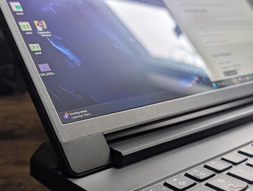 Parlak kaplama için dokunmatik ekran veya kenardan kenara cam seçeneği yok